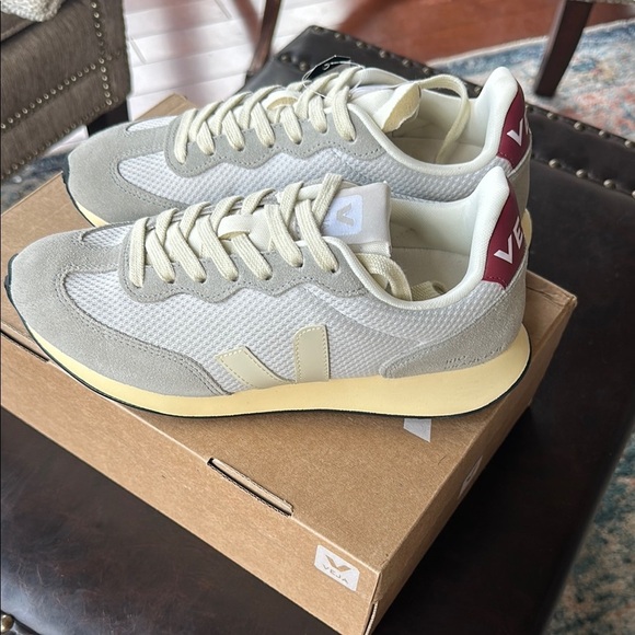 VEJA RIO Branco Womens White Pierre Casual Sneakers natural size 7 new in box.